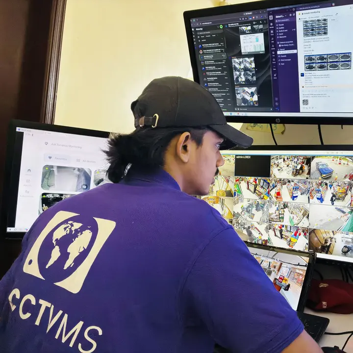 GCCTVMS operator at a monitoring desk